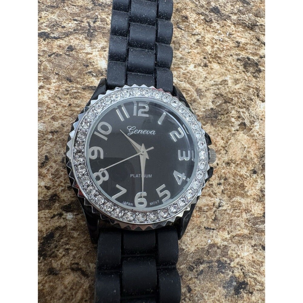 Geneva Black Rubber Band Quartz Watch Unisex Ladies Watch Needs Battery